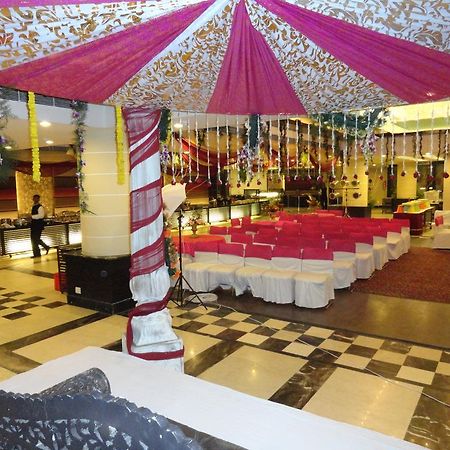 Gulmor Hotel Ludhiana Exterior photo