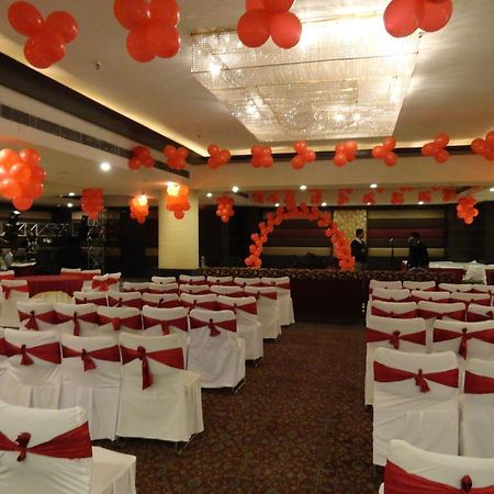 Gulmor Hotel Ludhiana Exterior photo