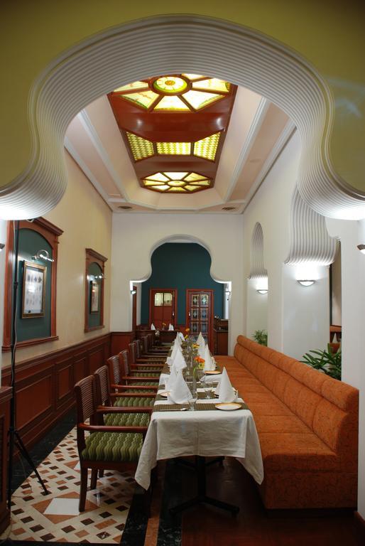 Gulmor Hotel Ludhiana Exterior photo