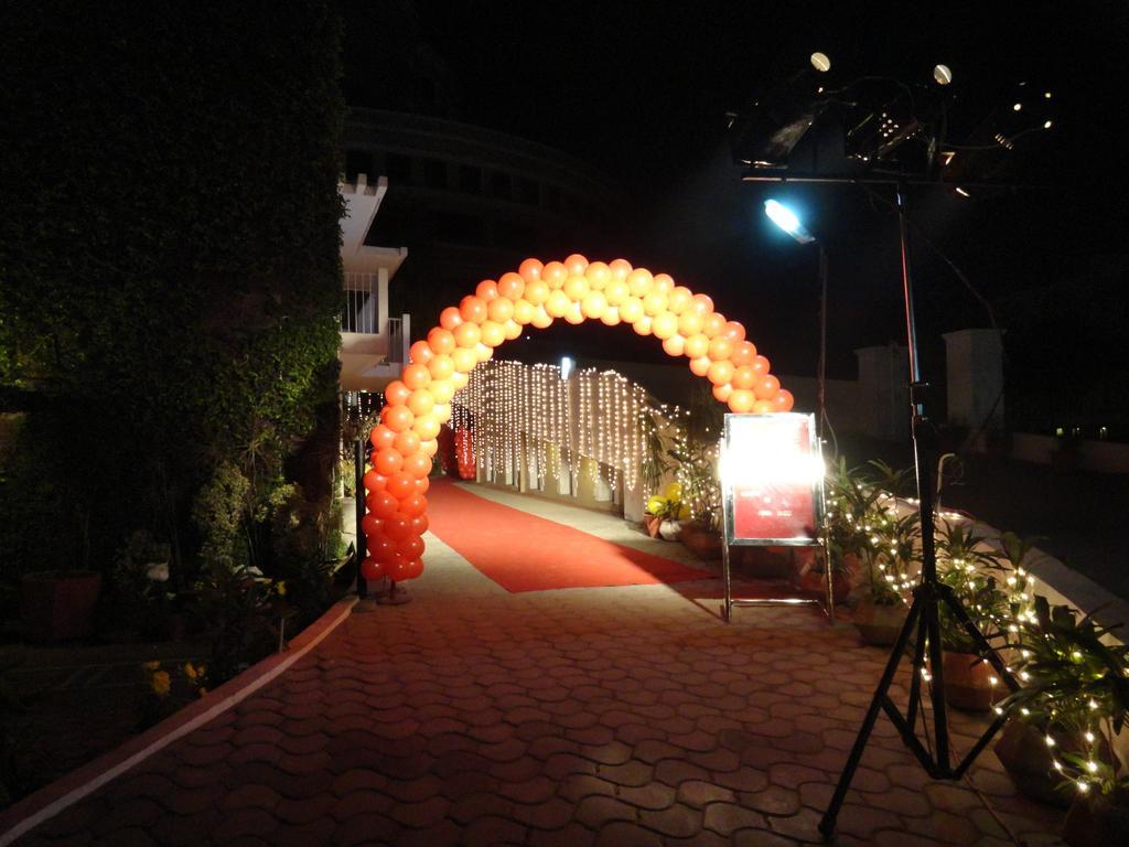Gulmor Hotel Ludhiana Exterior photo