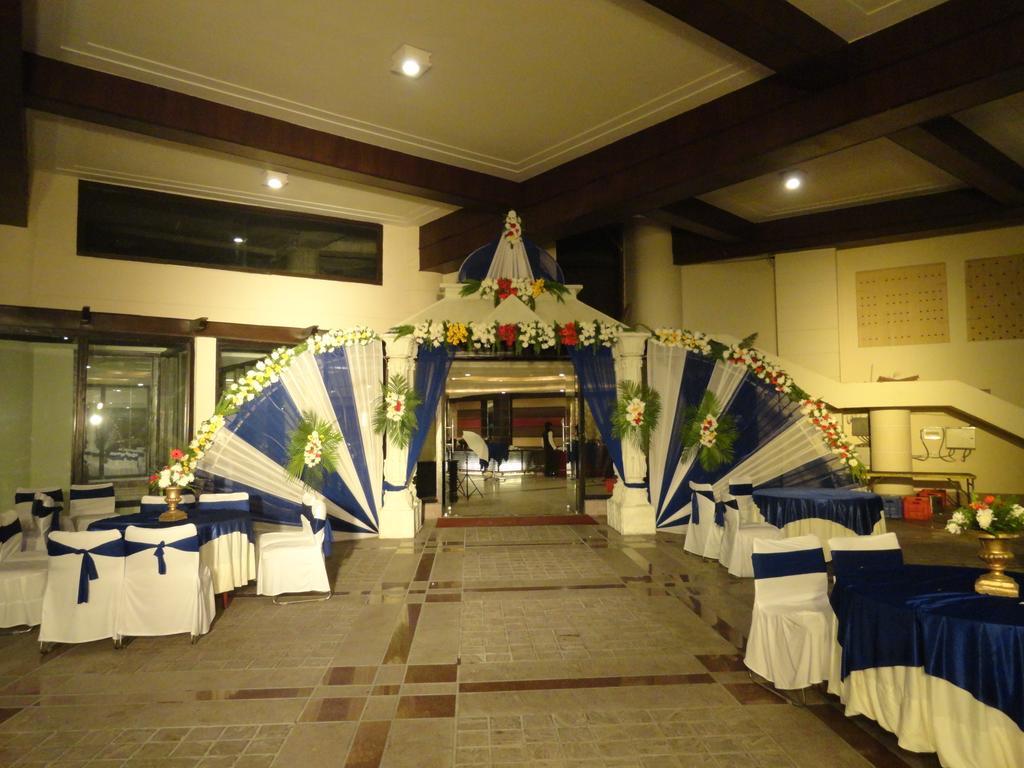 Gulmor Hotel Ludhiana Exterior photo