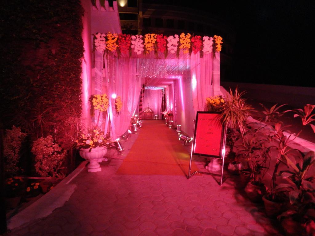 Gulmor Hotel Ludhiana Exterior photo