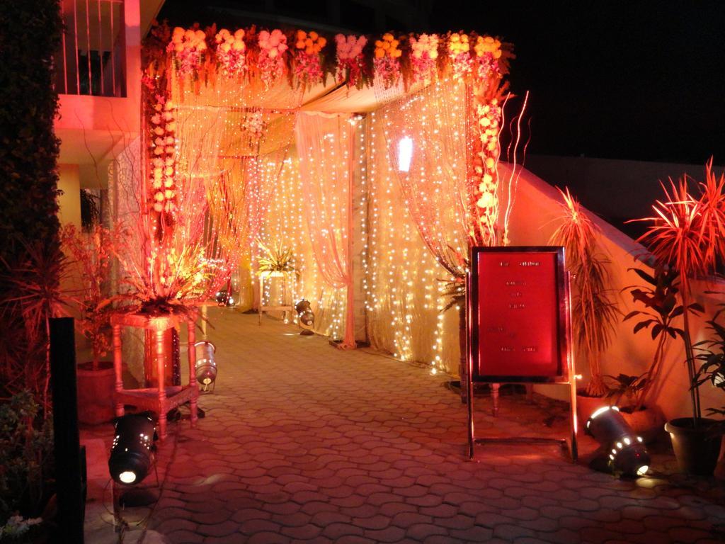 Gulmor Hotel Ludhiana Exterior photo