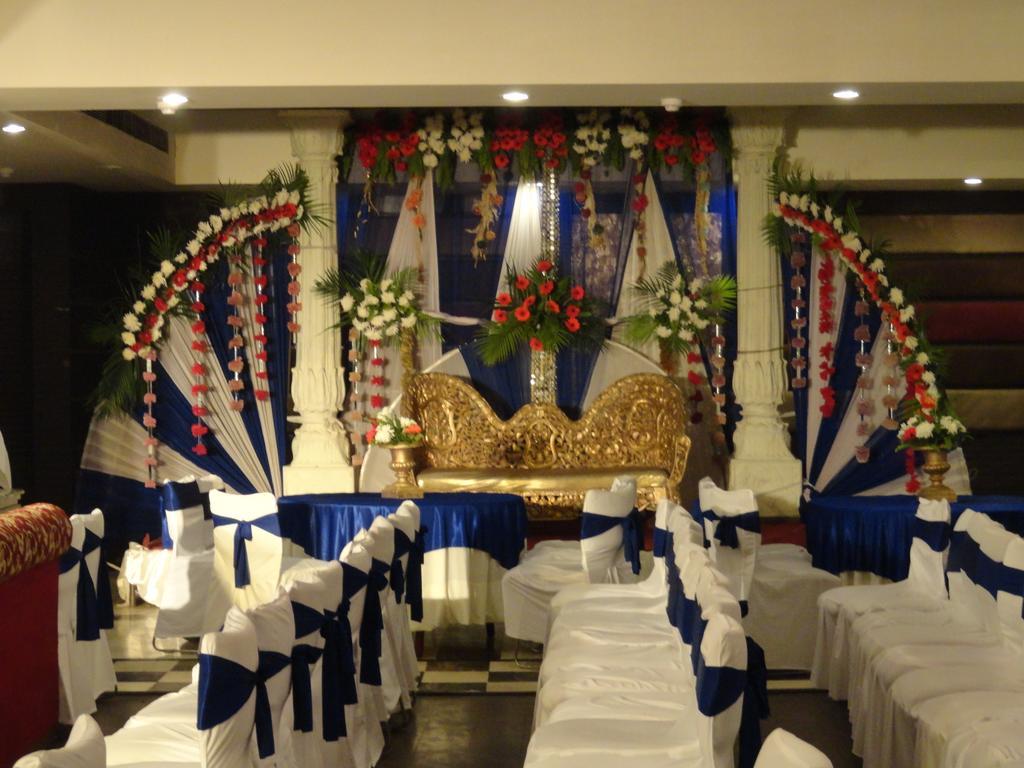 Gulmor Hotel Ludhiana Exterior photo
