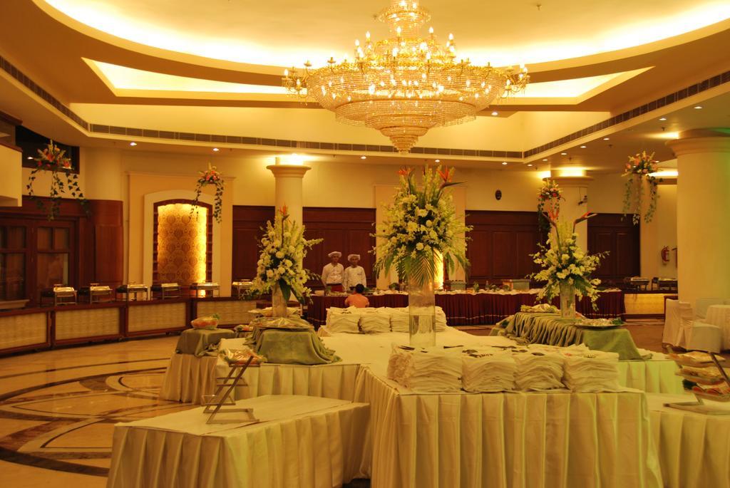 Gulmor Hotel Ludhiana Exterior photo